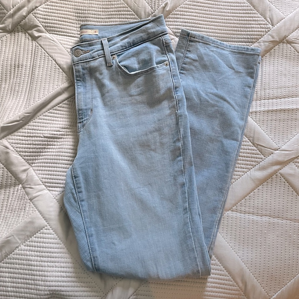 Levi’s Classic Straight Mid Rise Jeans